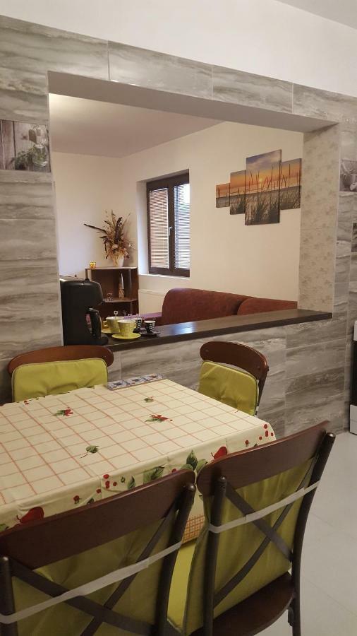 شقة Casa Soarelui Roşu المظهر الخارجي الصورة